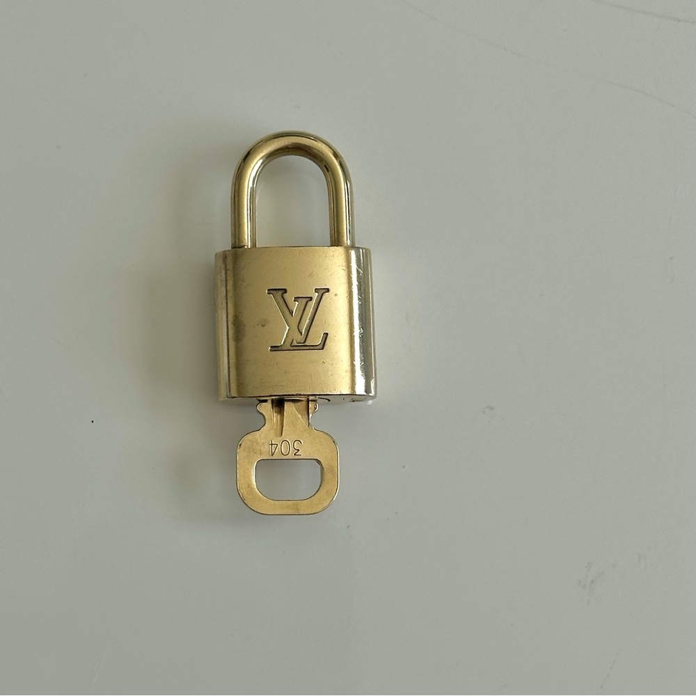 Louis Vuitton Lock and Key #304
